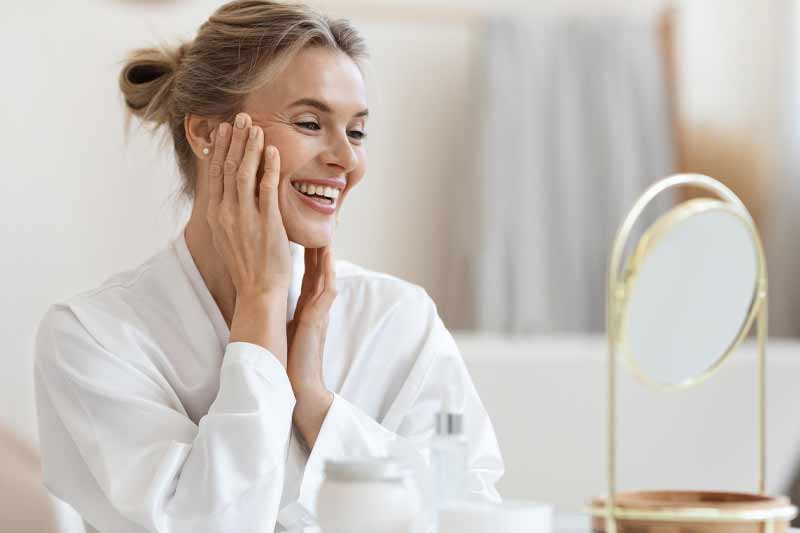 بهترین کرم برای جای بخیه پلک؛ معرفی ۲ گزینه تخصصی و ملایم